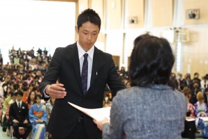代表で後援会表彰を受ける三田勇嗣さん
