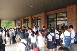 学内ツアーの様子